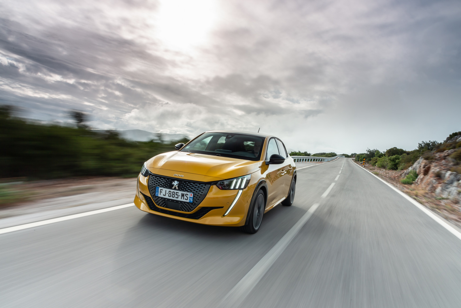 プジョー 8が フランスで年一番売れたクルマ に 止まらぬ新型の快進撃 Genroq Web ヘッドライン 自動車情報サイト 新車 中古車 Carview