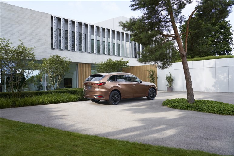 マツダの新型3列シートSUV「CX-80」発売。300万円台～も、売れ筋は約500万円の「Lパケ」になりそう