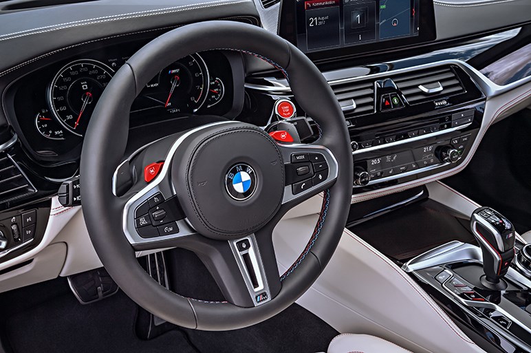 BMW M5がモデルチェンジ 歴代モデル初の4WDはFRにも変身する