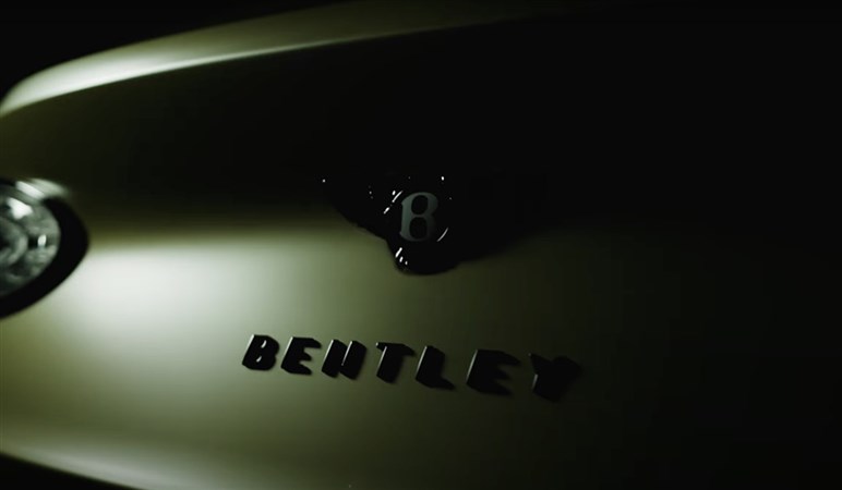 【ドリフトも可能!?】ベントレーがSUV「ベンテイガ」 の“超高性能版”を予告…6月2日正式公開