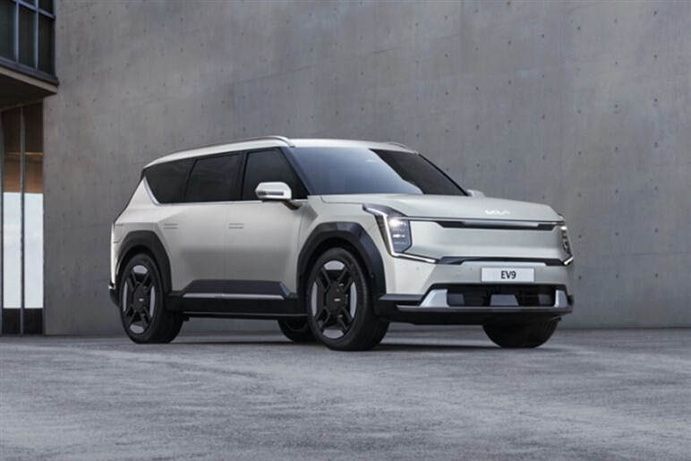 【超高級】ジェネシスの新フラッグシップ「GV90」は超斬新デザイン。レクサスはおろかマイバッハがライバル!?