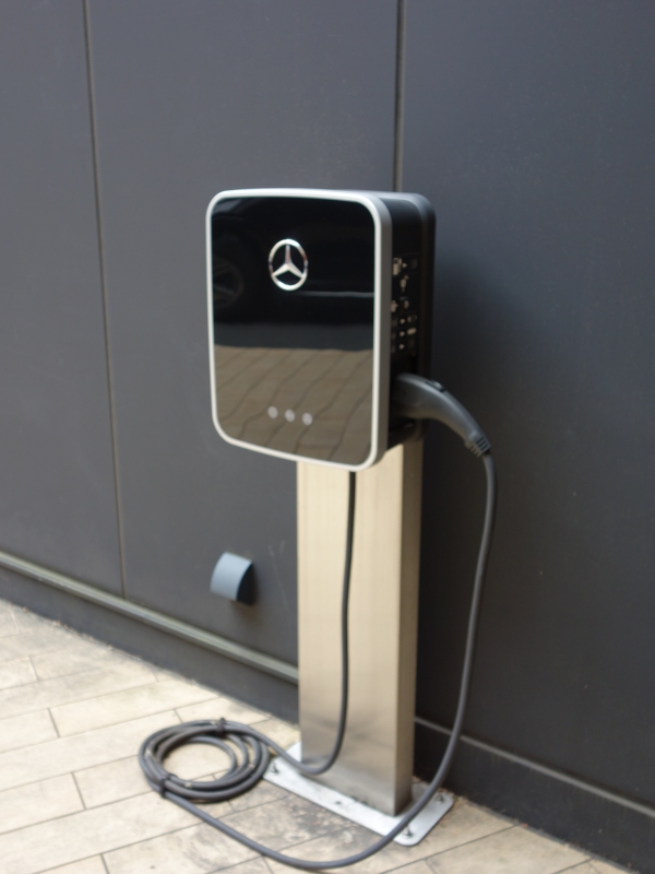 メルセデスベンツ 充電ウォールユニット