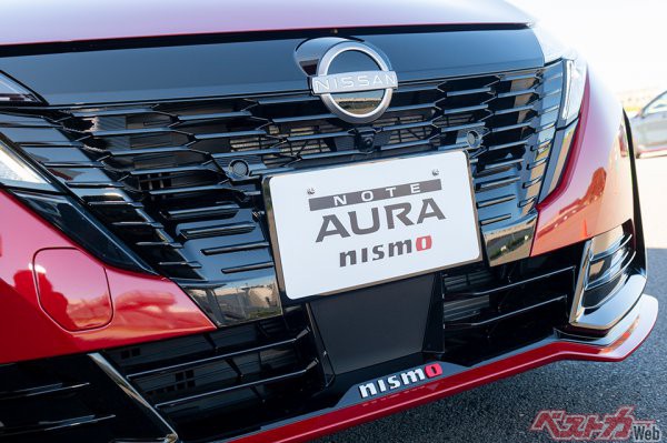 まさに小さな高級車 輸入車オーナーにも人気のノートオーラ 大ヒットの理由 ベストカーweb 自動車情報サイト 新車 中古車 Carview