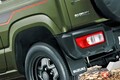 スズキ「黒い“レトロ”軽SUV」に注目！ 「カクカクデザイン」もカッコいい本格四駆に“公式”裏メニュー!? ジムニー「ブラックヘリテージスタイル」がスゴい