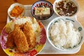え!? こんな場所に!? 「ら～めん￥500」の店に美味しいアジフライが!!