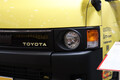 レトロ感強調したトヨタ「ハイエース」発売！  丸目で「TOYOTA」ロゴ強調！ 豪華家具付き仕様とは