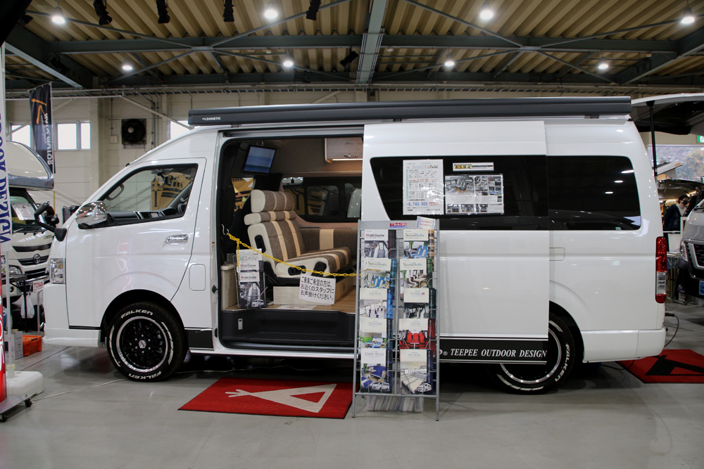 Recaroでキャンプ カスタムルックのハイエース キャンピングカー レカロ おしゃれ内装 Autocar Japan 自動車情報サイト 新車 中古車 Carview