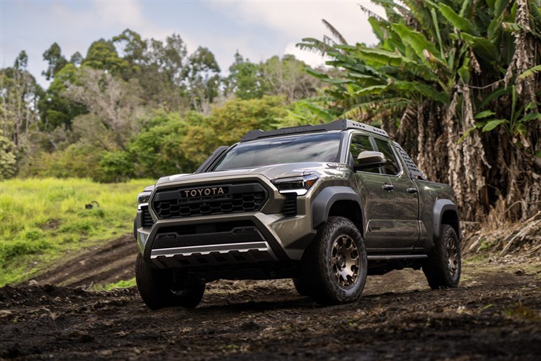 【上手すぎでしょ】デザイナーが制作した新型「RAV4」の“ピックアップ仕様”が想像以上に違和感ナシな件
