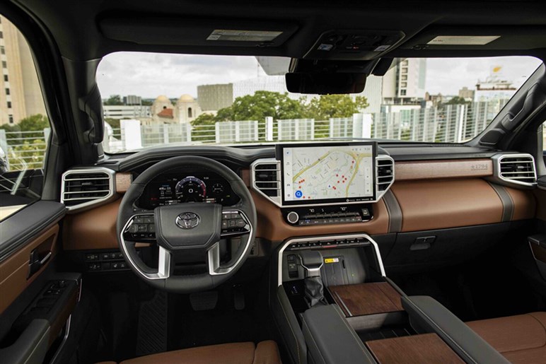 【上手すぎでしょ】デザイナーが制作した新型「RAV4」の“ピックアップ仕様”が想像以上に違和感ナシな件