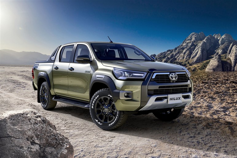 【上手すぎでしょ】デザイナーが制作した新型「RAV4」の“ピックアップ仕様”が想像以上に違和感ナシな件