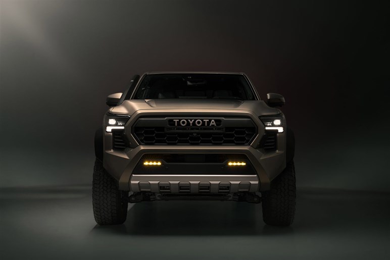【上手すぎでしょ】デザイナーが制作した新型「RAV4」の“ピックアップ仕様”が想像以上に違和感ナシな件