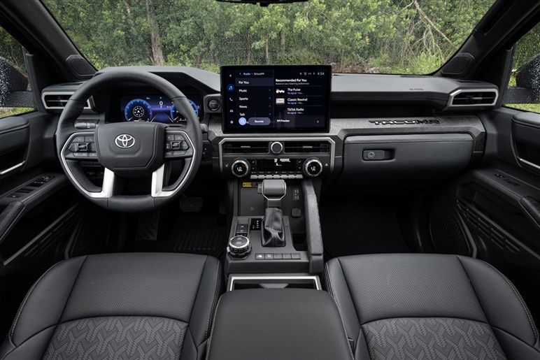 【上手すぎでしょ】デザイナーが制作した新型「RAV4」の“ピックアップ仕様”が想像以上に違和感ナシな件