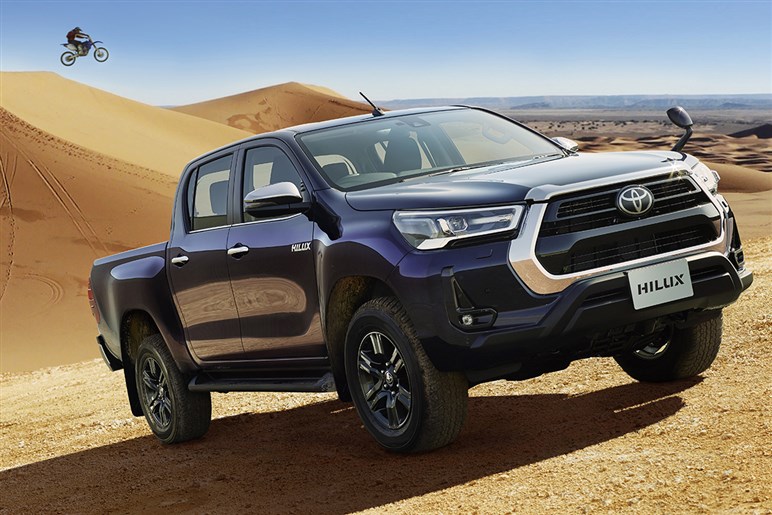 【上手すぎでしょ】デザイナーが制作した新型「RAV4」の“ピックアップ仕様”が想像以上に違和感ナシな件
