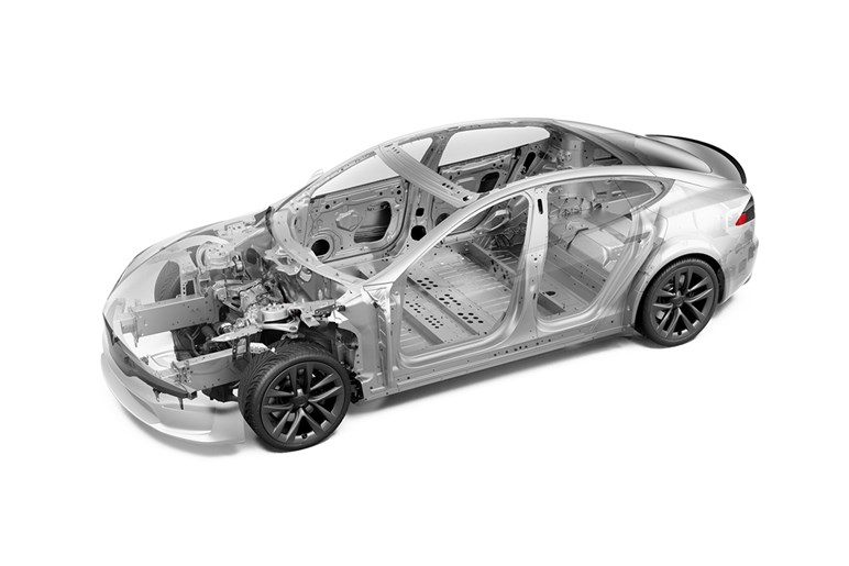 【初撮影】最強のテスラ「モデルS プラッド」改良新型がテスト開始。1100馬力超えでニュル最速奪還を狙う