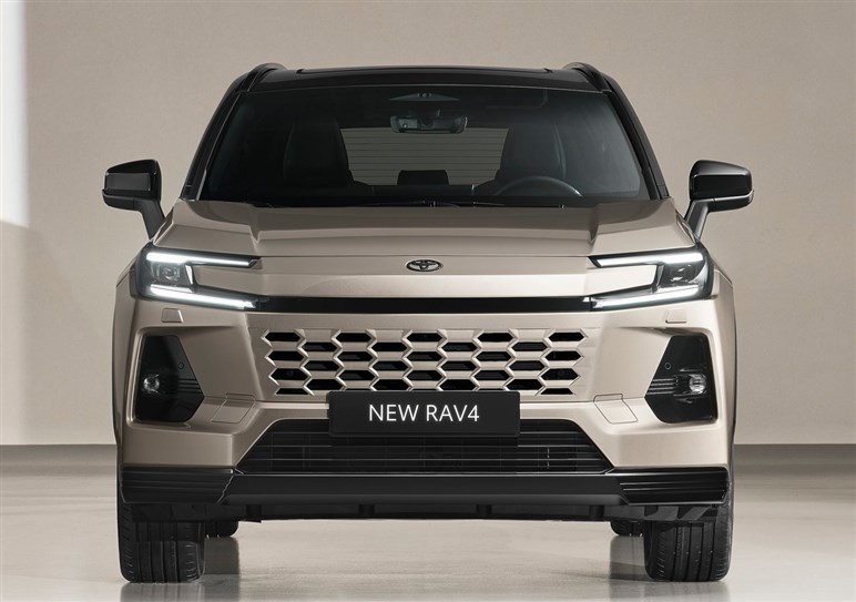 【上手すぎでしょ】デザイナーが制作した新型「RAV4」の“ピックアップ仕様”が想像以上に違和感ナシな件