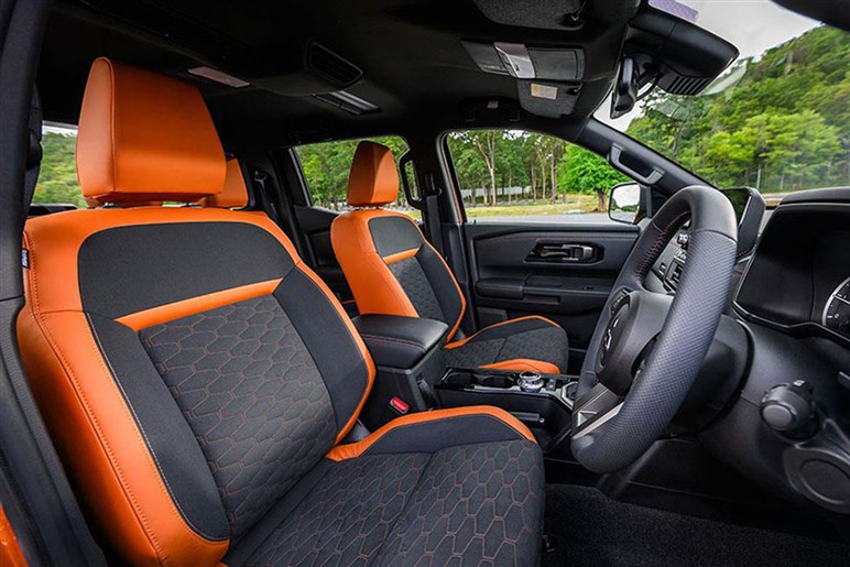 【上手すぎでしょ】デザイナーが制作した新型「RAV4」の“ピックアップ仕様”が想像以上に違和感ナシな件