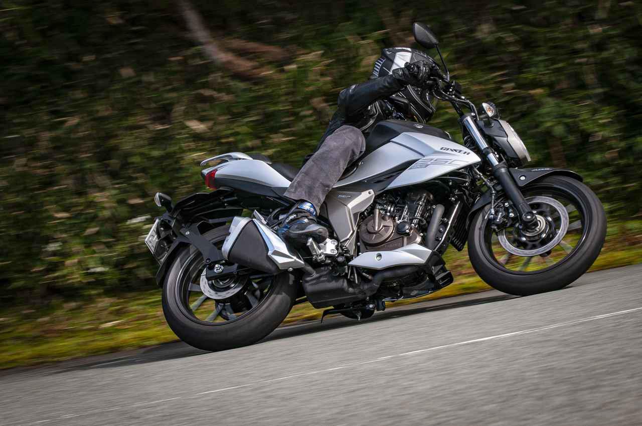 走りの実力は スズキ ジクサー250 と ジクサーsf250 は250ccスポーツバイクとしておすすめできる Suzuki Gixxer250 Gixxer Sf250 ワインディング比較インプレ 前編 Webオートバイ 自動車情報サイト 新車 中古車 Carview