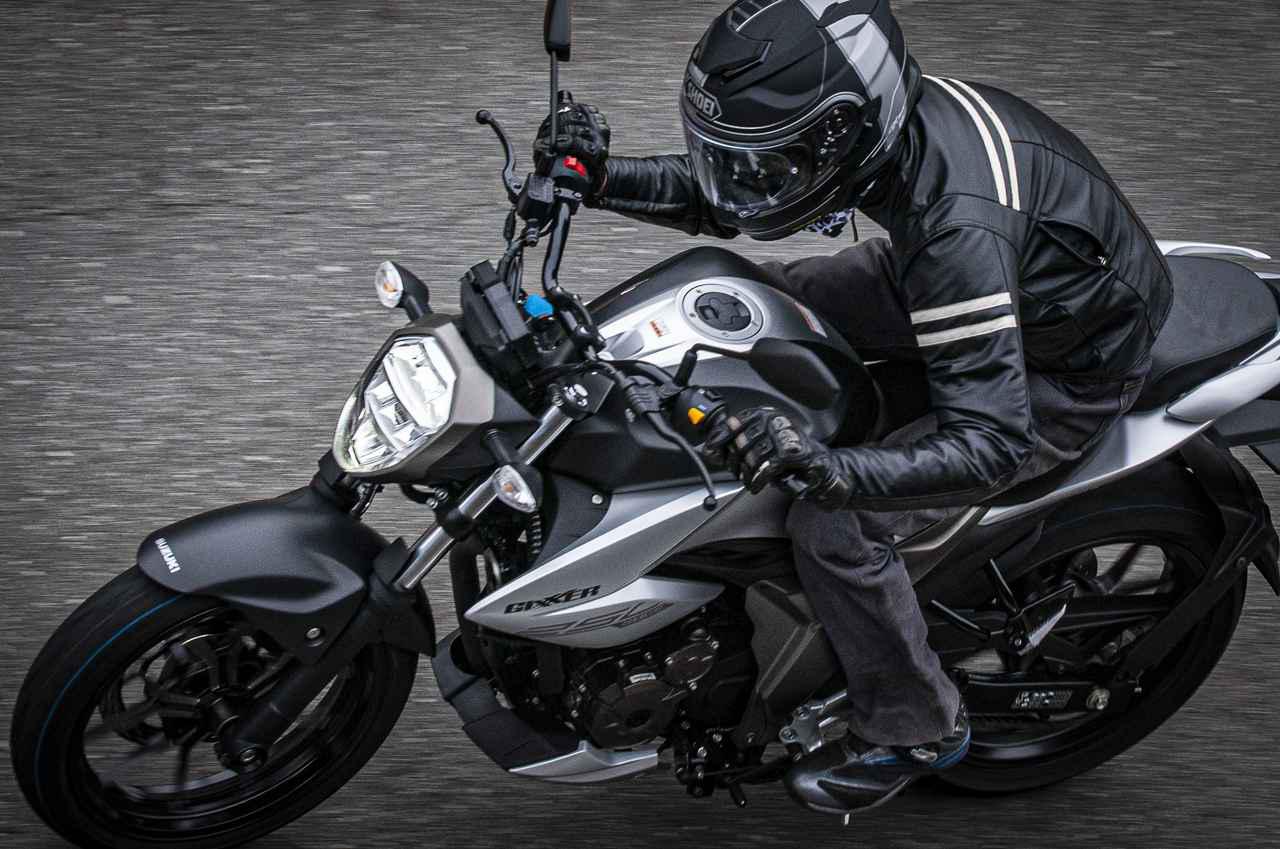 走りの実力は スズキ ジクサー250 と ジクサーsf250 は250ccスポーツバイクとしておすすめできる Suzuki Gixxer250 Gixxer Sf250 ワインディング比較インプレ 前編 Webオートバイ 自動車情報サイト 新車 中古車 Carview