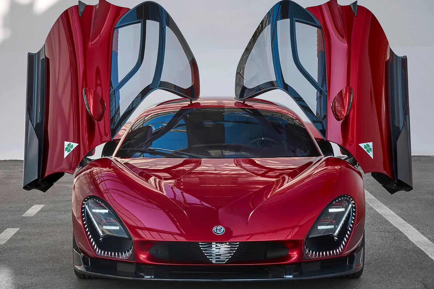 【名前と同じ33台限定】アルファ ロメオの至宝「ティーポ33/2ストラダーレ」がハイブリッドスーパースポーツとして現代に蘇った！