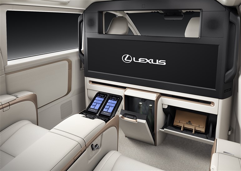 レクサス新型「LM」の価格を予想。1300万円オーバーミニバン誕生の衝撃