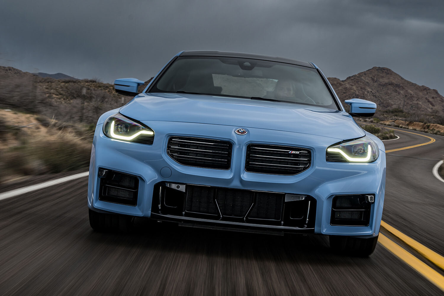 BMW新型「M2」はMTでこそ乗るべき！ もと先代M2オーナーだからわかる新型の進化の度合いを紹介します