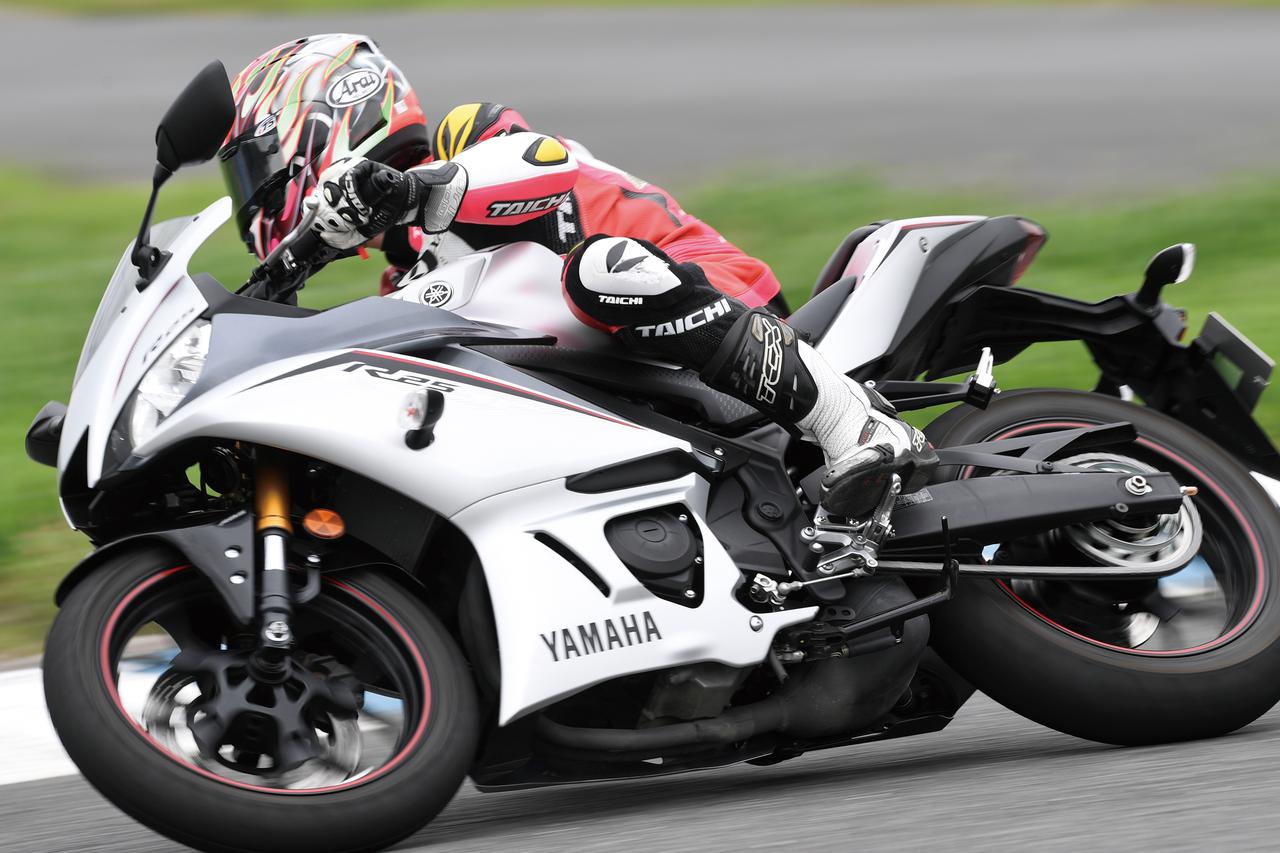 ヤマハ Yzf R25 編 チュートリアル福田充徳さんが250ccスポーツバイクを乗り比べ サーキット試乗インプレ Webオートバイ 自動車情報サイト 新車 中古車 Carview