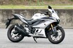 【ヤマハ YZF-R25 編】チュートリアル福田充徳さんが250ccスポーツバイクを乗り比べ！〈サーキット試乗インプレ〉