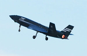 ついに有人機を撃墜扱いに！ 米中などに先駆け量産間近の「無人戦闘機」ミサイルを発射する映像を公開 トルコ