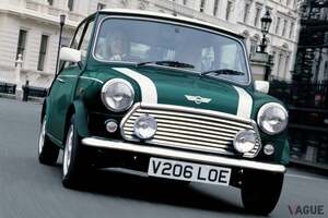 マニアはなぜ「元祖ミニ」を“珠玉のスポーツカー”と評価する？「小さな実用大衆車」の副産物“ダイレクトな走り”の魅力とは