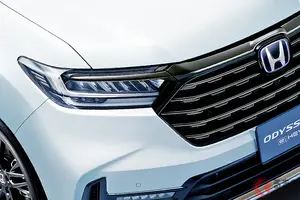 リッター20キロ走る！ ホンダの最高級ミニバン「“新”オデッセイ」登場！ 全長4.8m“堂々”ボディに快適度アップの「大型シェード」新採用！ 最新「3列・7人乗り」の“豪華仕様”が販売店でも話題に