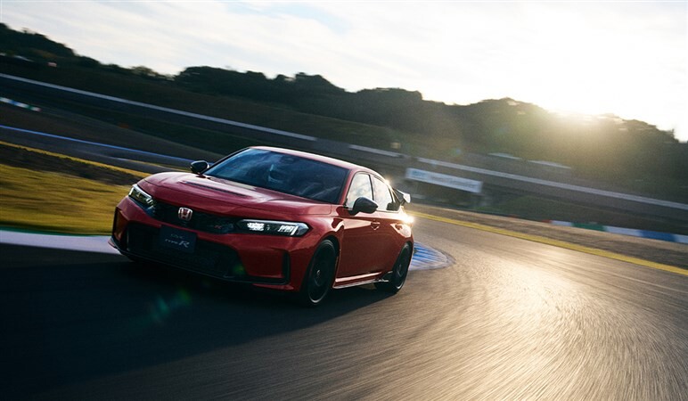 【なんで100万円も高いの？】「シビックタイプR」の新顔“ブラックPKG”が大幅値上げした“残念な”背景