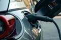 プラグインハイブリッド車は万能か、それとも中途半端か？ 電動化時代の「隠れた主役」の真価を問う