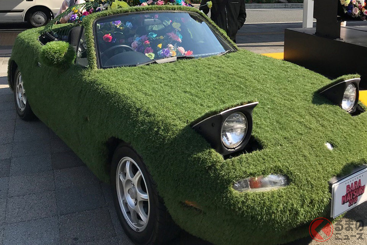 チクチクが快感 車のシートに 芝 生やすw 人工芝で暑さ対策は可能 くるまのニュース 自動車情報サイト 新車 中古車 Carview