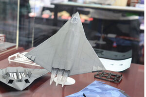ほとんど情報ナシの中国の“マル秘新型戦闘機”、まさかのプラモデル化！ 一体どう作ったんですか…？