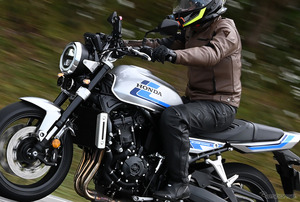 【ホンダ CB1000F 試乗】まるで400cc!? 劇的な軽さと、“コシがある”乗り味。その世界観に魅了される…西村直人