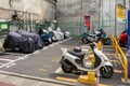バイク専用駐輪場がない! そんな時、駐車場と駐輪場どちらに停めるのが正解？ 排気量によって変わるバイクの正しい駐車場所とは