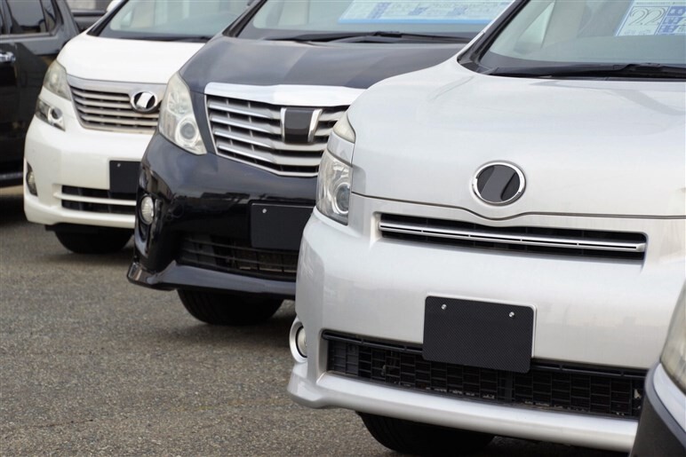 中古車の年式は古い方がお得？年式と値段の関係や走行距離の注意点【購入ガイド】