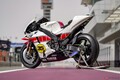 ヤマハ「YZR-M1」ロードレース世界選手権参戦60周年記念車を披露 開発ライダーのカル・クラッチローが走行