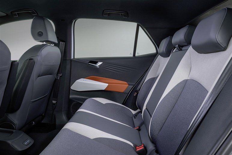 VWの新型EV「ID.3」の市販モデルに先行試乗。走りや専用設計は〇、内装の質感は△