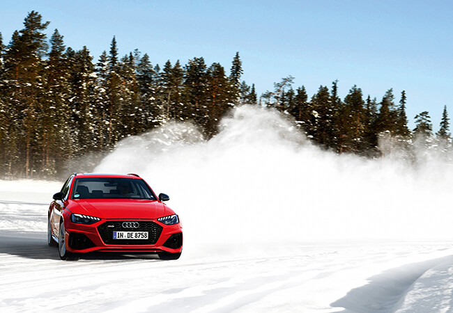 【最新モデル試乗】舞台はフィンランドの氷結路。アウディRS4で豪快な「450psドリフト」を堪能！