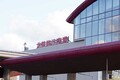 なんて肉圧だ… 「とんでもなく盛りすぎた空港ラーメン」が「1日3往復しかない地方空港」に出現中 チャーシューも麺量もブッ飛んでる