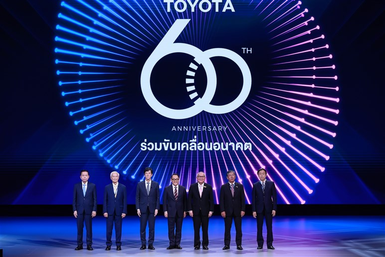 トヨタ、IMV 0とハイラックスBEVを公開。アジアでもカーボンニュートラルを推進