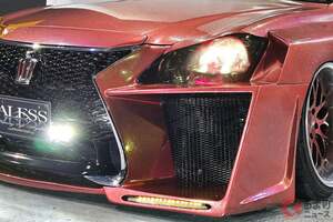 トヨタの「斬新セダン」に注目！ スゴい顔に鮮烈「マゼンタピンク」＆“紫インテリア”採用！ ド迫力の4本出しマフラー装備 「クラウン」の唯一無二のカスタム仕様とは