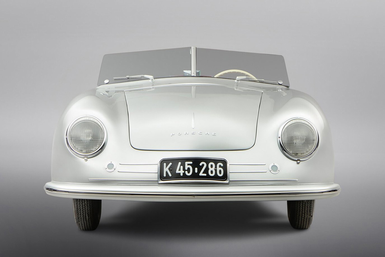 最初のポルシェ「356」はRRかと思いきやミッドシップ!?　MRの実車が作られるもなぜRRで市販されたのか？