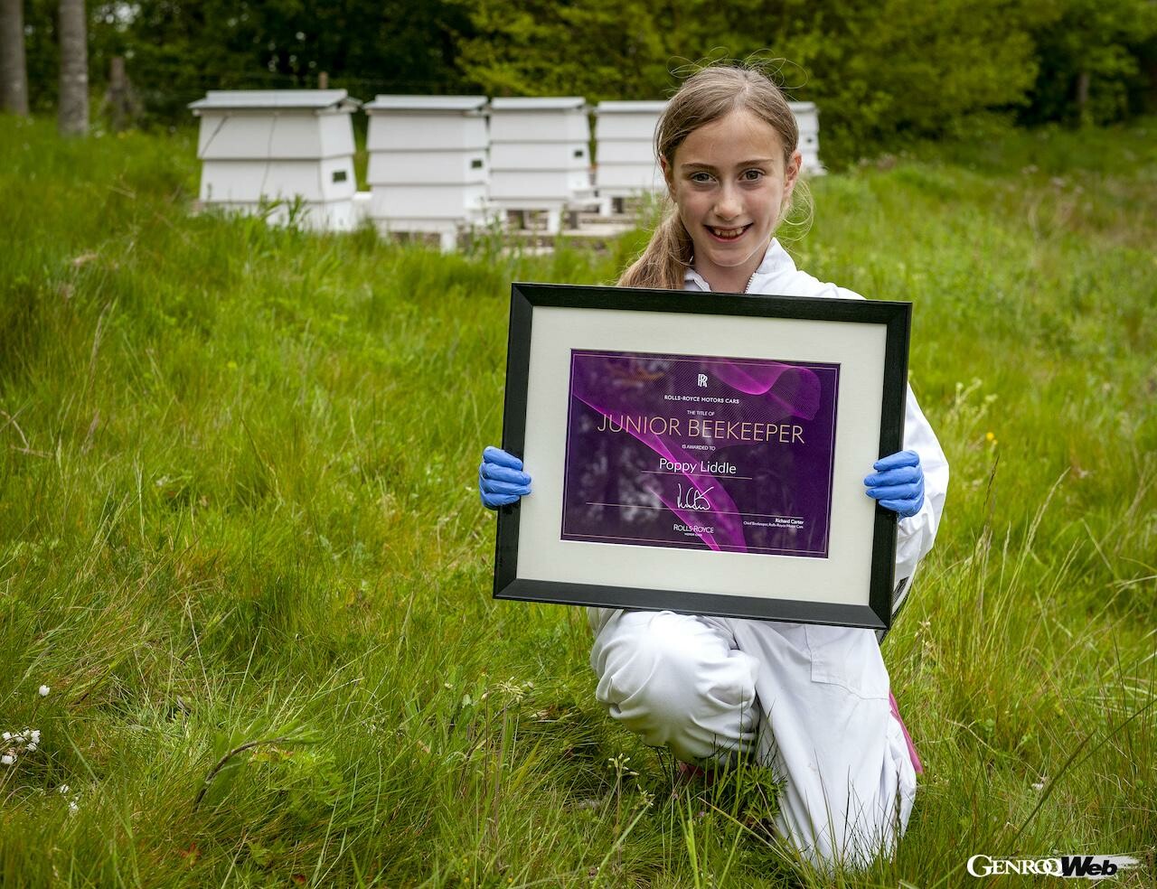 ロールス・ロイス、世界一高価なハチミツの養蜂家に8歳のポピー・リドルを任命