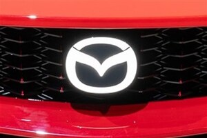 「マツダよ、お前もか」。新“フラット”エンブレムに賛否両論…各社が多額のコストをかけ刷新する理由とは？