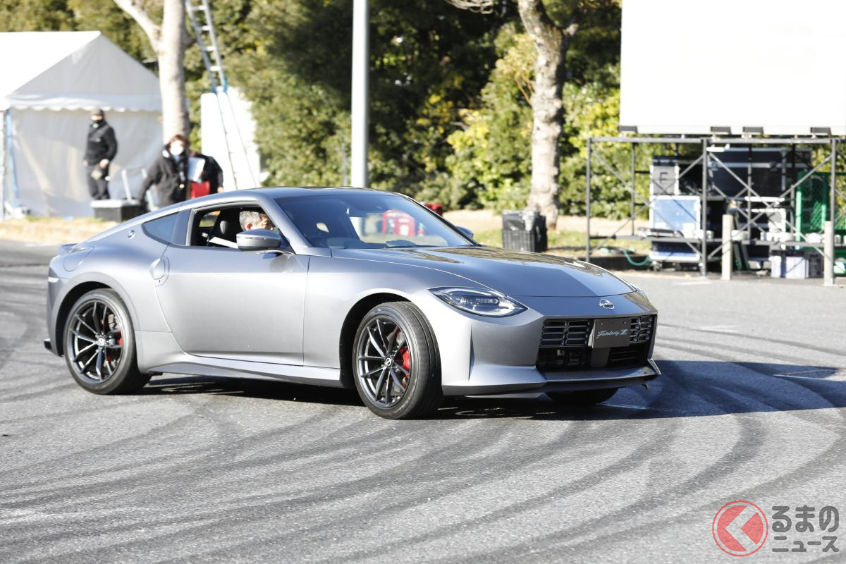 寒い時期に マフラーから白い煙 なぜモクモク出る 出たらヤバい 白煙の正体とは くるまのニュース 自動車情報サイト 新車 中古車 Carview