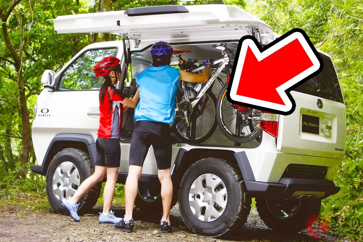 5速MT搭載！ ダイハツ斬新「“タフすぎ”軽トラ」に大注目！ ジムニー超える「地上高370mm×660ccエンジン」搭載で楽しそう！ 革新的な「“交換”できる荷台」採用の「マッドマスターC」が凄い！