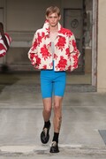 ドリス ヴァン ノッテンのジュリアン・クロスナー、初のメンズショーで堂々たる新章を印象付ける【2026年春夏コレクション】