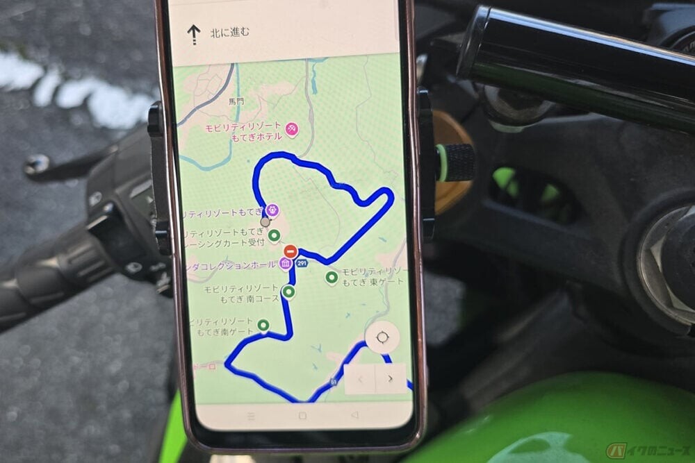 「iPhoneをバイクに取り付けるな」Appleが警告する振動リスク、スマホナビの落とし穴とは
